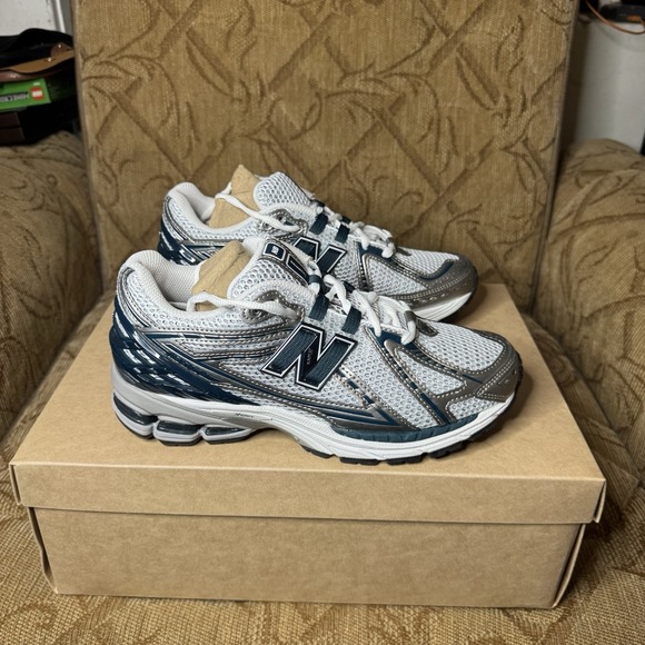 New Balance 1906R Men's 6.5 Women's 8 (U1906RCE) Silver Metallic Deep Ocean - Picture 4 of 9